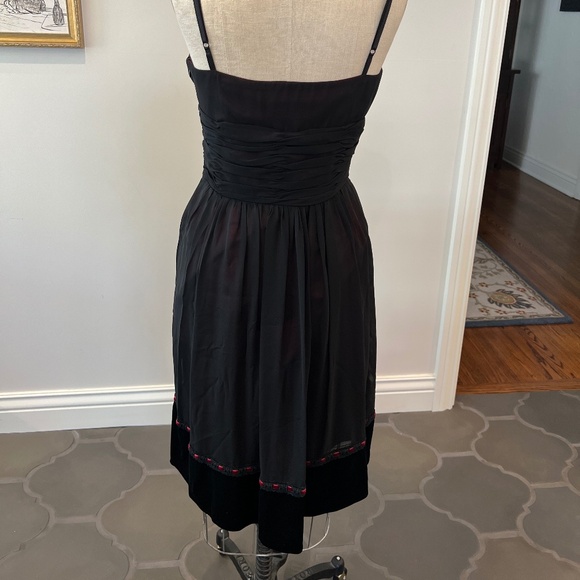 Elegant Black Lined Sphagetti Strap Dress with Red Velvet Accents - Picture 3 of 7